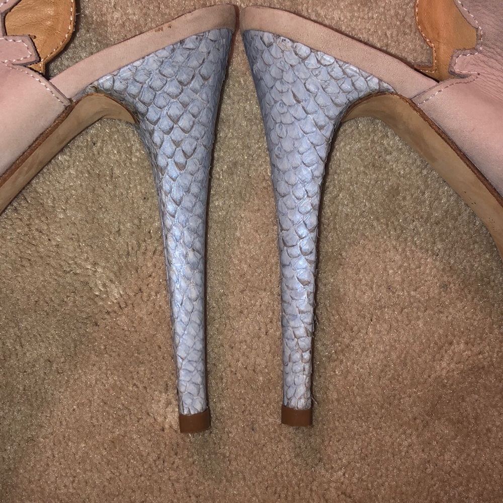 Deefind Platform With High Heels - image 5